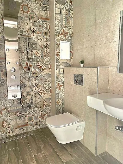 Stylish Apartment Near City, Entire Flat, 1 Bedroom, 1 Large Bed In Living Room Bułgaria