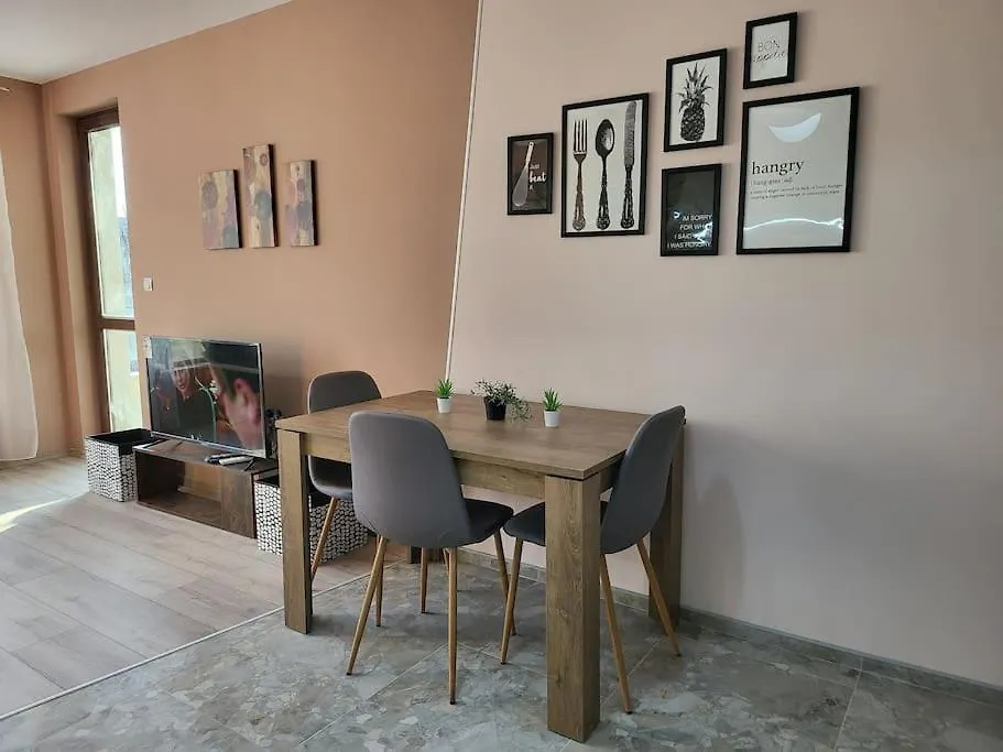 Stylish Apartment Near City, Entire Flat, 1 Bedroom, 1 Large Bed In Living Room