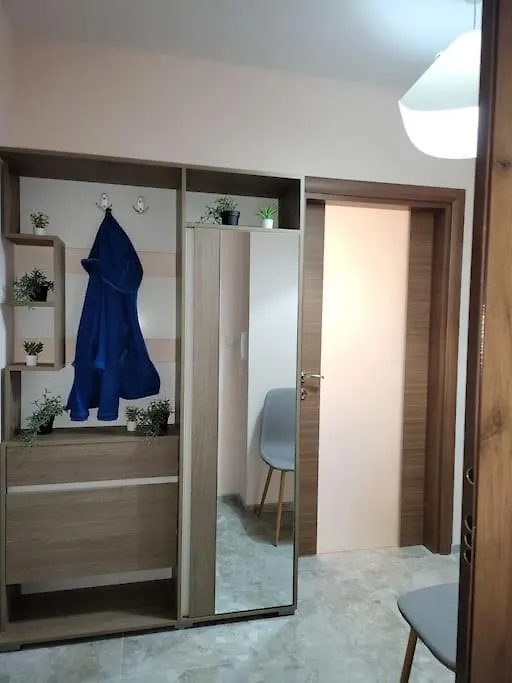 Stylish Apartment Near City, Entire Flat, 1 Bedroom, 1 Large Bed In Living Room 0*, Płowdiw Bułgaria