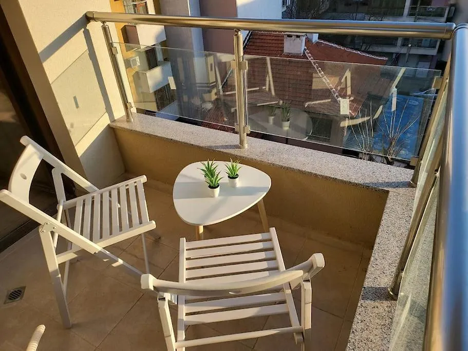 Stylish Apartment Near City, Entire Flat, 1 Bedroom, 1 Large Bed In Living Room  Płowdiw