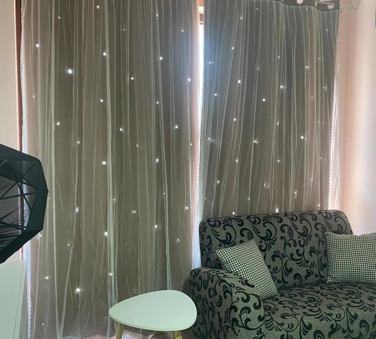 Stylish Apartment Near City, Entire Flat, 1 Bedroom, 1 Large Bed In Living Room